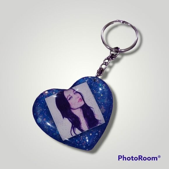 Dove Cameron Blue Glitter Heart Keychain - Picture 5 of 13